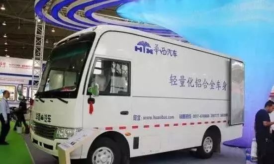 鋁合金車身超大容積，中巴車也來搶活兒?